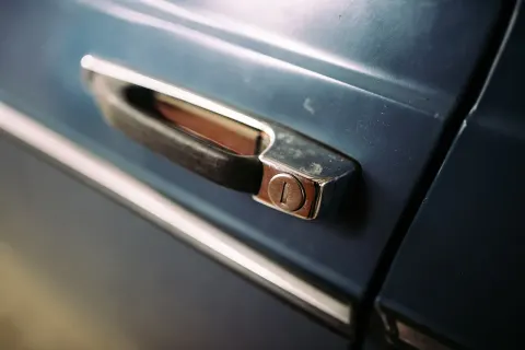 Ouverture de porte : photographie illustrative